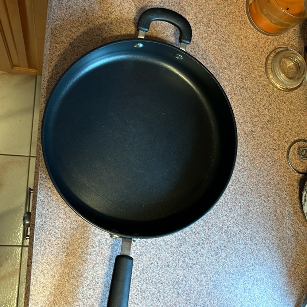 12” Pampered Chef Hard Anodized professional Cookware